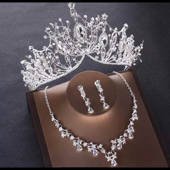 Bridal necklace and tiara set brand new - Picture 2 of 7